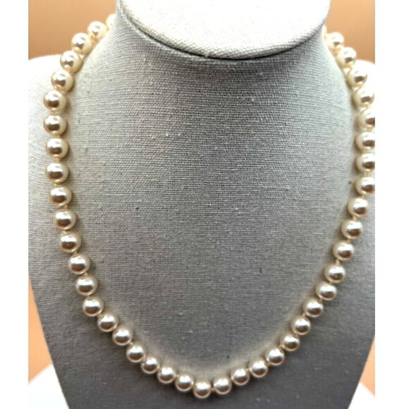 Vintage Glass Faux Pearl Necklace     A97 - Picture 2 of 7